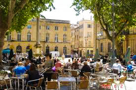 Square with bars in Aix-en-Provence