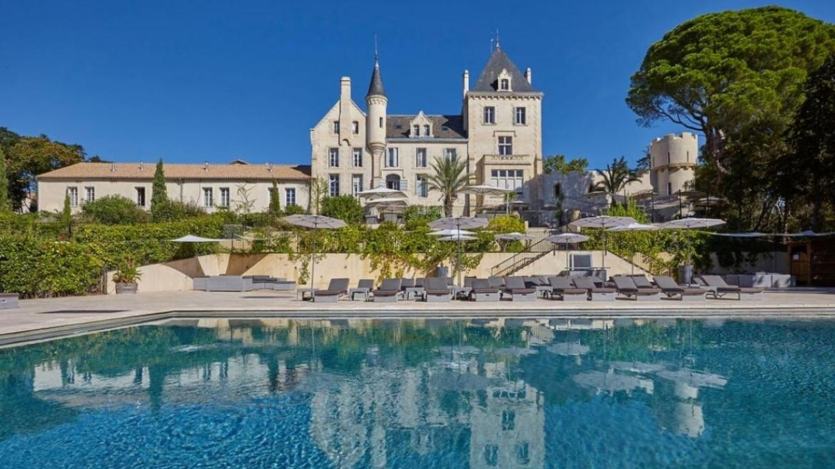 Chateau in the South of France with large shared swimming pool for your holiday