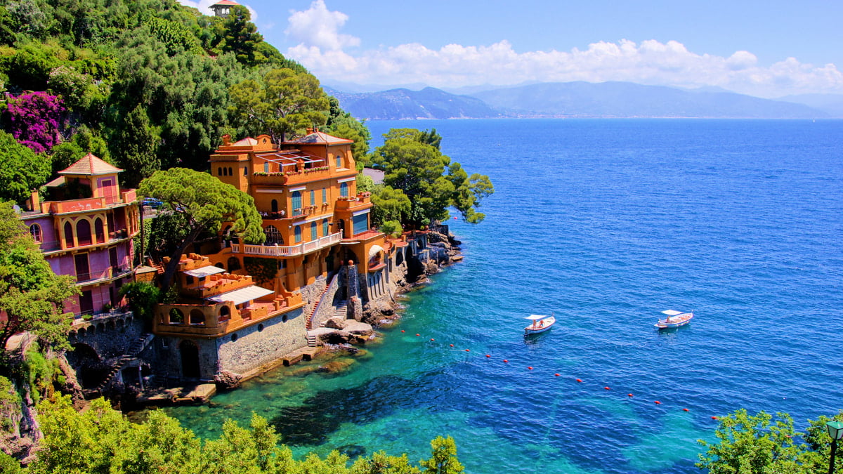 Stunning Spanish villa built right next to the ocean.